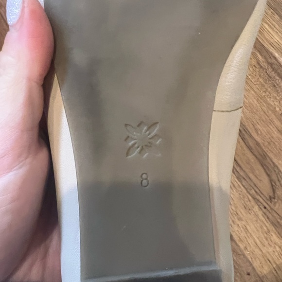 BCBG Nude Flats - size 8 - Picture 5 of 7